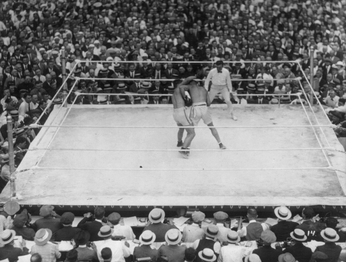 Real historic championship boxing match